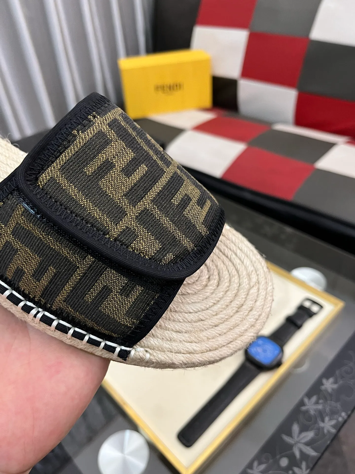 Men's shoes💰320⌚️⌚️[FENDI~Fendi slippers] High-end men's shoes brand official website 1:1 latest masterpiece: original mold customization, fabrics made of imported original materials, upgraded outsole, lighter, top quality in the market, simple and tasteful, a must-have for fashionistas, fashion is at your feet, full of confidence, the same style at the counter👍The season of summer slippers is here. Yardage: 38-44. Can be customized45.46.47